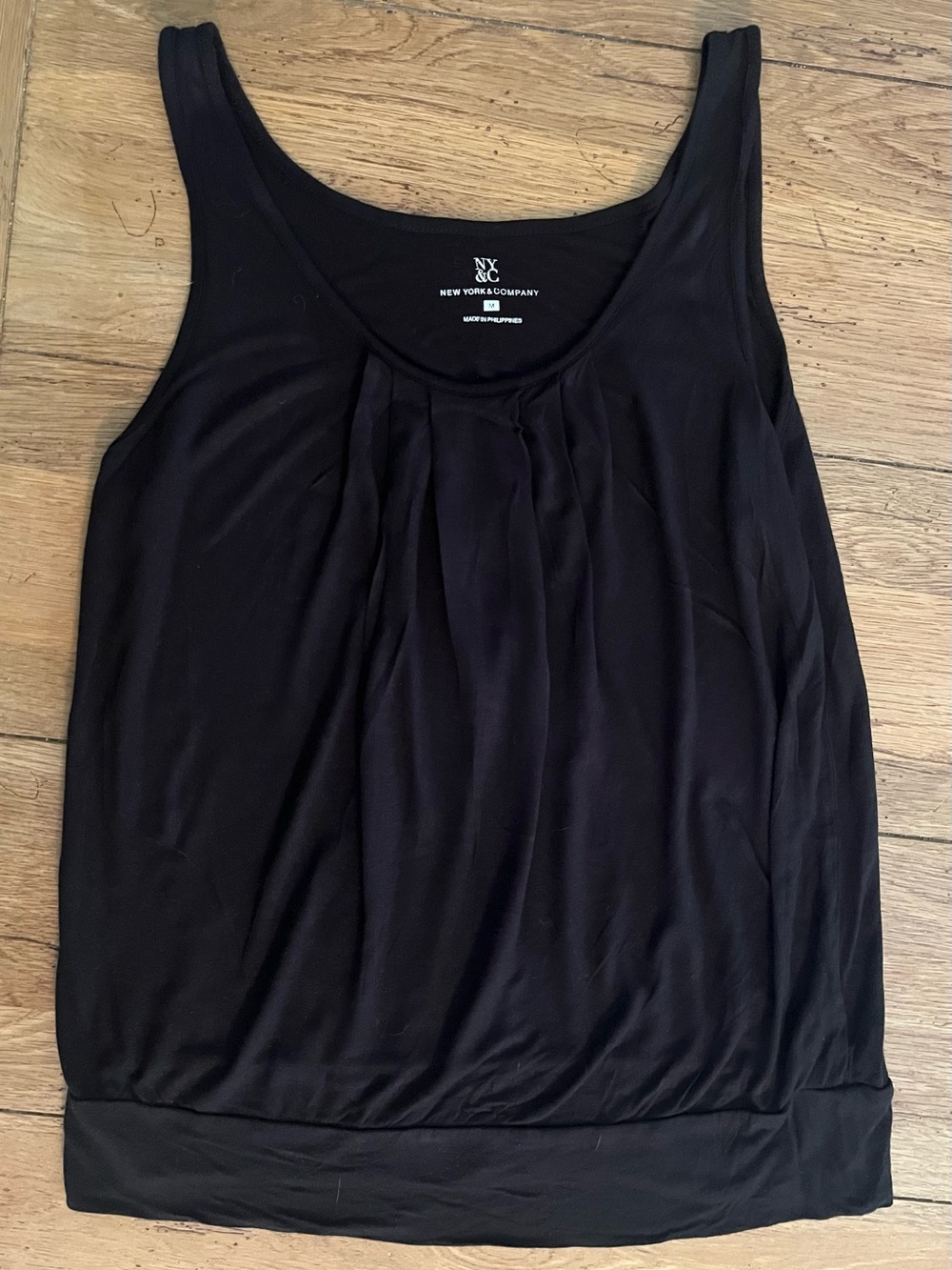 New York & Company Black Pleated Scoop Tank Top